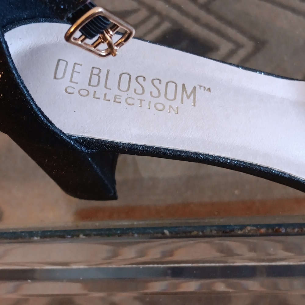 DeBlossom Collection ankle strap block heel sandals 9 - Picture 5 of 7